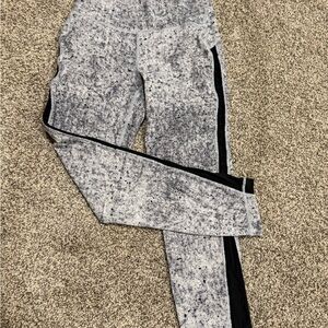 Lululemon train times 7/8 size 8- white/black